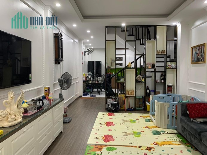 Bán đẹp Ngọc Lâm, 48m, 5 tầng, MT 4m, ô tô ngõ thông, 6 tỷ 2