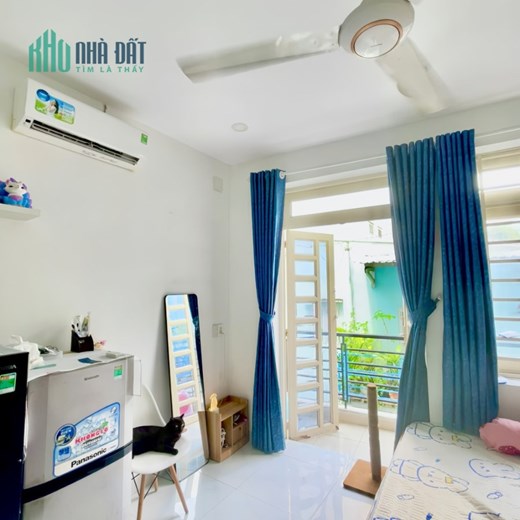 CẦN SANG NHƯỢNG LẠI GẤP PHÒNG CÓ BALCON  FULL NỘI THẤT TRUNG TÂM BÌNH THẠNH