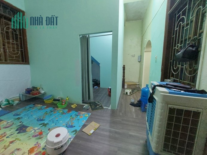 Cho thuê nhà , HGĐ, Ở nhóm, 75m2, 2T, 4N, 8tr, Láng, Cầu Giấy. gần ô tô.
