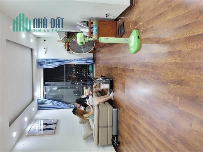 Bán căn hộ Resco: 74m2x 3P. Ngủ, nội thất cơ bản. Giá: 2,75 tỷ