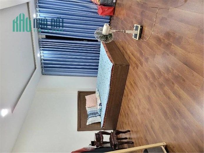 Bán căn hộ Resco: 74m2x 3P. Ngủ, nội thất cơ bản. Giá: 2,75 tỷ
