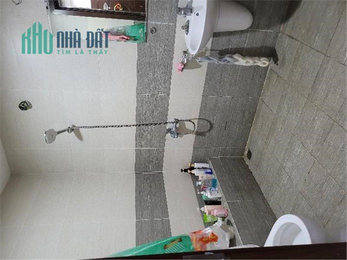 Bán căn hộ Resco: 74m2x 3P. Ngủ, nội thất cơ bản. Giá: 2,75 tỷ