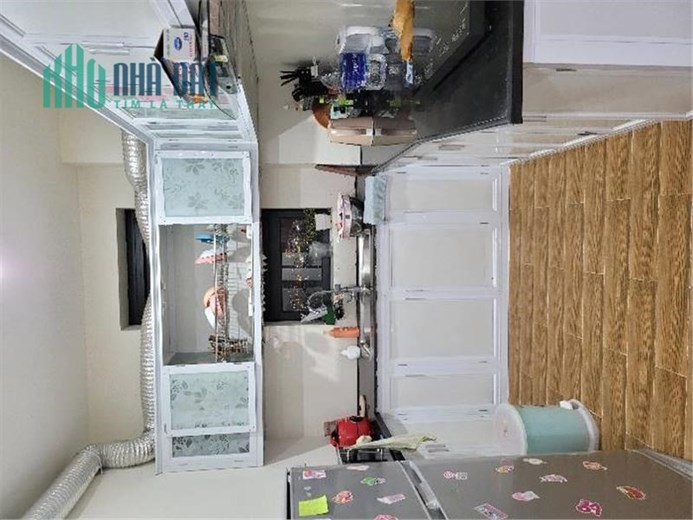 Bán căn hộ Resco: 74m2x 3P. Ngủ, nội thất cơ bản. Giá: 2,75 tỷ