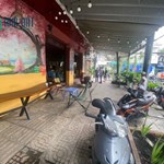Làm nhiều việc và không có thời gian quản lí nên cần sang quán cafe  như hình