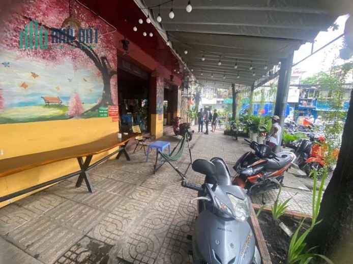 Làm nhiều việc và không có thời gian quản lí nên cần sang quán cafe  như hình