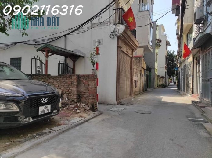 Bán nhà phố Ngô Gia Tự, Long Biên, đường thông muôn ngả, sau bigC Long Biên, ô tô vào nhà, giá đầu