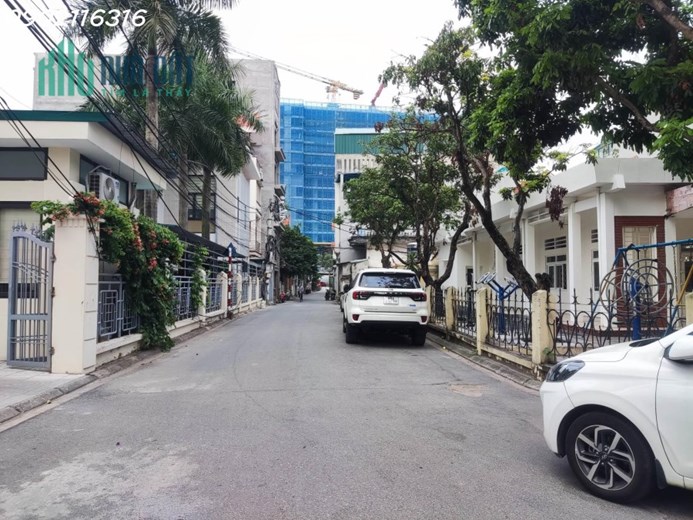 Bán nhà phố Ngô Gia Tự, Long Biên, đường thông muôn ngả, sau bigC Long Biên, ô tô vào nhà, giá đầu