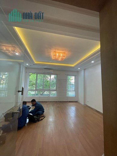 Phân lô ô tô tránh dừng đỗ Nguyễn Khánh Toàn 63m2 7 tầng mặt tiền 5m giá rao bán 17.5 tỷ