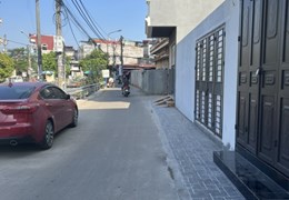 Dãy nhà xây mới sau nhà mặt đường Miếu 2 xã tiện kinh doanh, ô tô đỗ cửa ngày đêm
