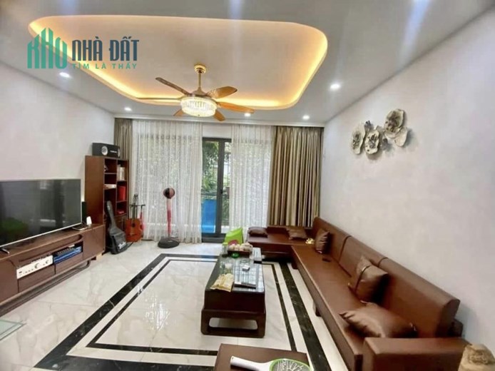 PHÂN LÔ LIỀN KỀ PHÙNG KHOANG KĐT ĐẲNG CẤP THƯỢNG LƯU VỊ TRÍ ĐẸP VỈA HÈ Ô TÔ TRÁNH FULL NỘI THẤT