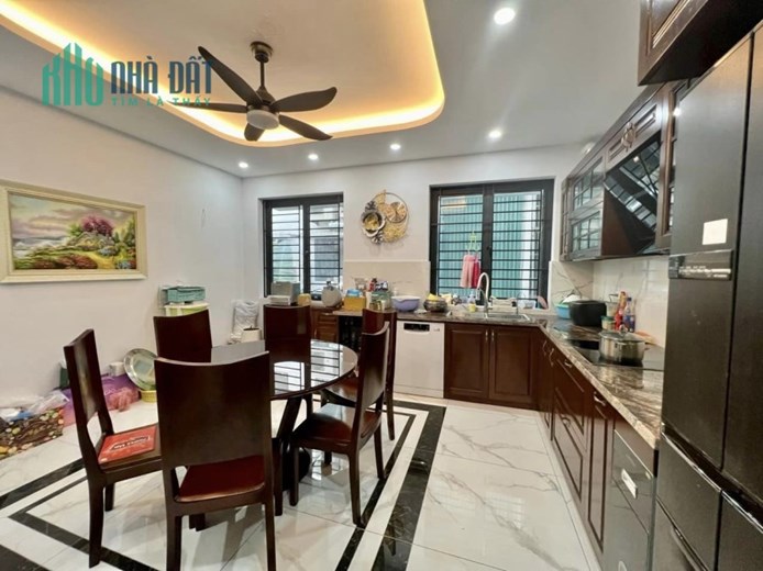 PHÂN LÔ LIỀN KỀ PHÙNG KHOANG KĐT ĐẲNG CẤP THƯỢNG LƯU VỊ TRÍ ĐẸP VỈA HÈ Ô TÔ TRÁNH FULL NỘI THẤT