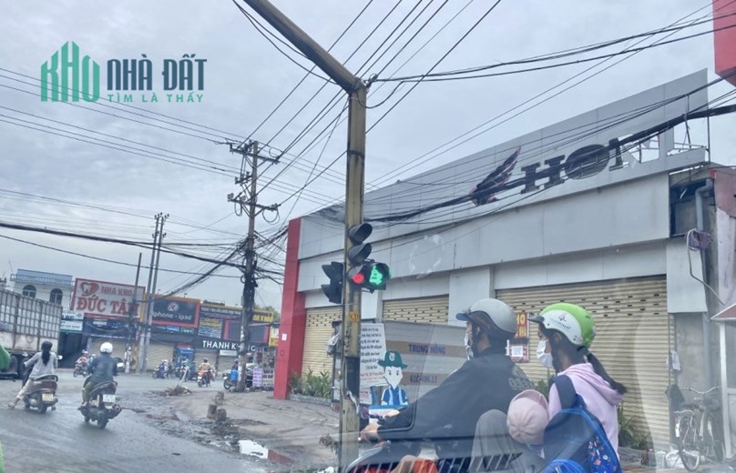BÁN NHÀ mặt tiền sân vườn rộng 3000m2 tại Mỹ Xuân, thị xã Phú Mỹ, tỉnh BRVT