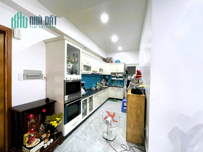 Bán căn hộ 149m2 3pn SHR tầng thấp chung cư Linh Tây