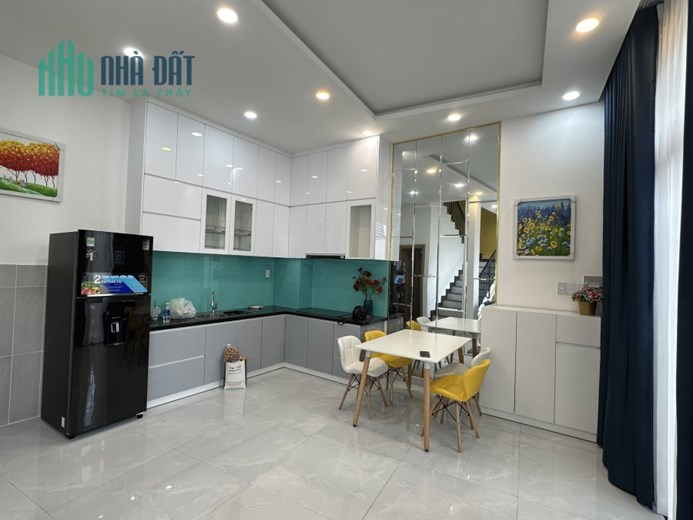 Chính chủ cần bán gấp nhà view sông-4 tầng gần Vinhome Q9