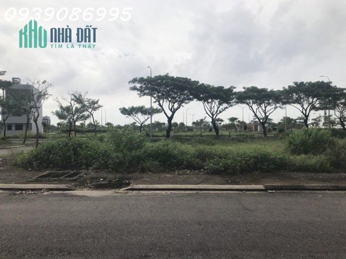 Bán góc biệt thự siêu đẹp 2 mặt tiền FPT Đà Nẵng. Có view đẹp thơ mộng như hình! Khu V1 khu đô thị