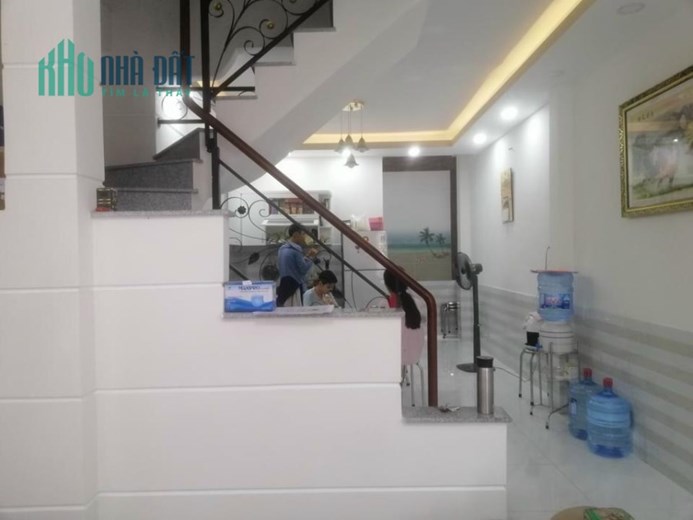 Bán nhà đang cho người yêu cũ thuê 😉 46.8m2 đường Nguyễn Văn Quá, chỉ 3.1 tỷ.