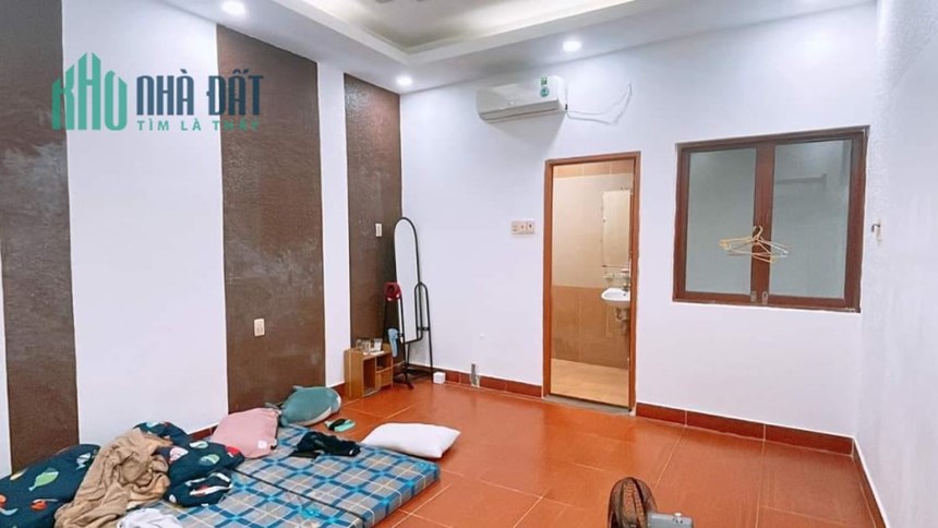 CẦN BÁN NHÀ TRONG NGÕ TẠI LẠC LONG QUÂN, QUẬN CẦU GIẤY: 31M2, GIÁ 4,3 TỶ.