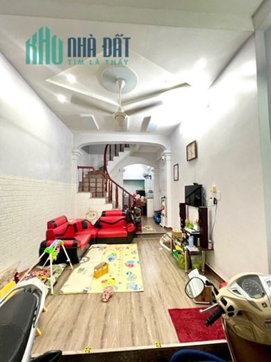 Bán nhà Lĩnh Nam, Hoàng Mai, cách ô tô 15m, thoáng trước sau 36 m2, 3 tỷ 500