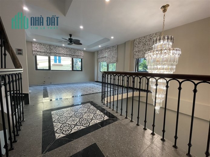 Nhà dân xây Thạch Bàn 45m2, 6T, 5.x tỷ Long Biên
