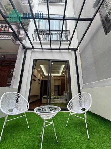 Bán Nhà Trung Tâm Cầu Giấy, Ô TÔ Đỗ Cửa, Diện Tích 42m2, 5 Tầng Mới Cứng Hiện Đại, Chỉ Nhỉnh 5 tỷ.