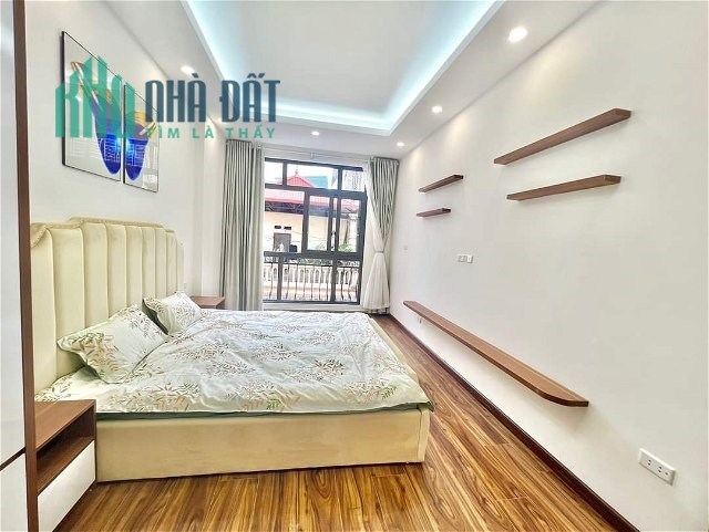 Bán Nhà Trung Tâm Cầu Giấy, Ô TÔ Đỗ Cửa, Diện Tích 42m2, 5 Tầng Mới Cứng Hiện Đại, Chỉ Nhỉnh 5 tỷ.