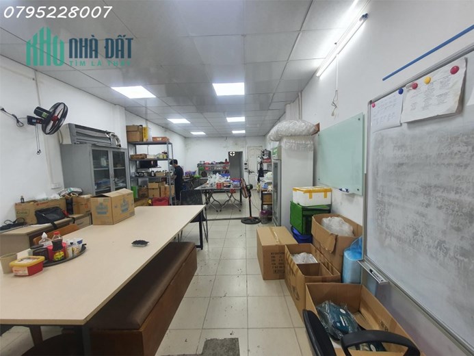 Cần sang nhượng mặt bằng kinh doanh tại số 8C, đường Nguyễn Lân, phường Phương Liệt, quận Thanh
