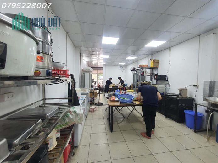 Cần sang nhượng mặt bằng kinh doanh tại số 8C, đường Nguyễn Lân, phường Phương Liệt, quận Thanh