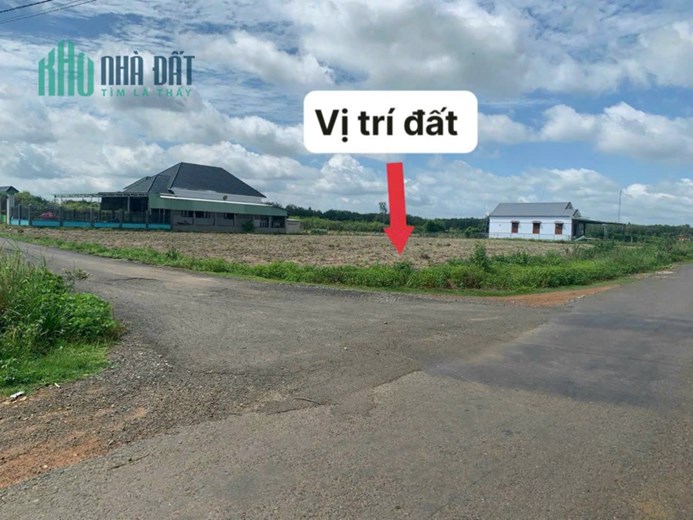 Đất mặt tiền đường nhựa 32m xuyên tâm KCN Tân Quan
