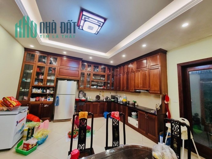 Bán nhà Phố Phạm Văn Đồng - Ô Tô - Văn Phòng - Kinh doanh DT 120m MT 9m Hơn 10 tỷ