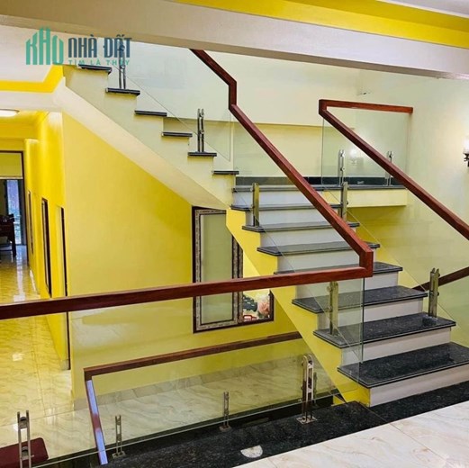 Bán nhà Thành Tô gần Chợ Cát Bi, 135m 2.5 tầng GIÁ 5.5 tỉ đường ô.tô