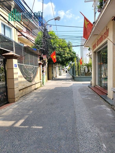 Bán nhà mặt đường Thư Trung - Văn Cao, 68m 4 tầng GIÁ 4.5 tỉ kinh doanh đẹp
