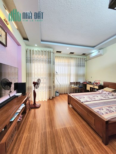 Bán nhà mặt đường Thư Trung - Văn Cao, 68m 4 tầng GIÁ 4.5 tỉ kinh doanh đẹp