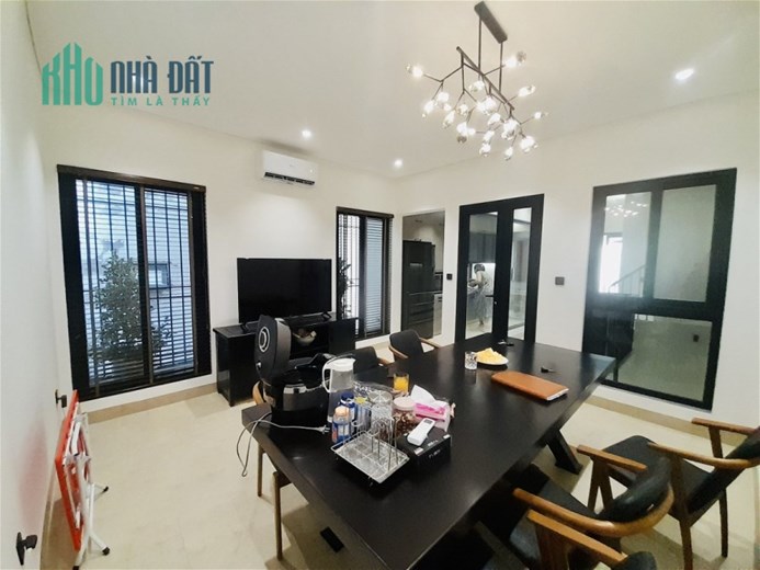 Bán nhà Lạc Long Quân–thang máy- kinh doanh – oto tránh –72m X 7 tầng 14.2 TỶ