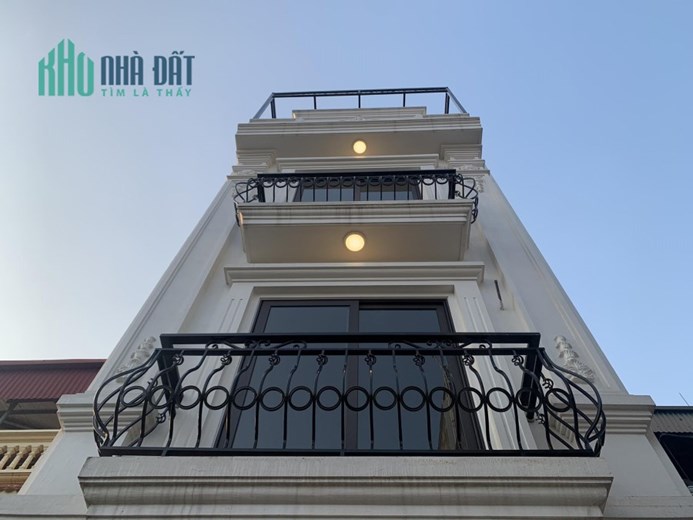 Bán nhà Thạch Bàn Long Biên . 60M x 4T. Ngõ Rộng , 2 Thoáng , Ô Tô . Giá 4 Tỷ