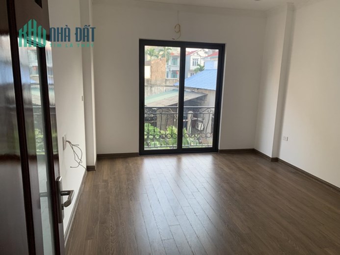 Bán nhà Thạch Bàn Long Biên . 60M x 4T. Ngõ Rộng , 2 Thoáng , Ô Tô . Giá 4 Tỷ