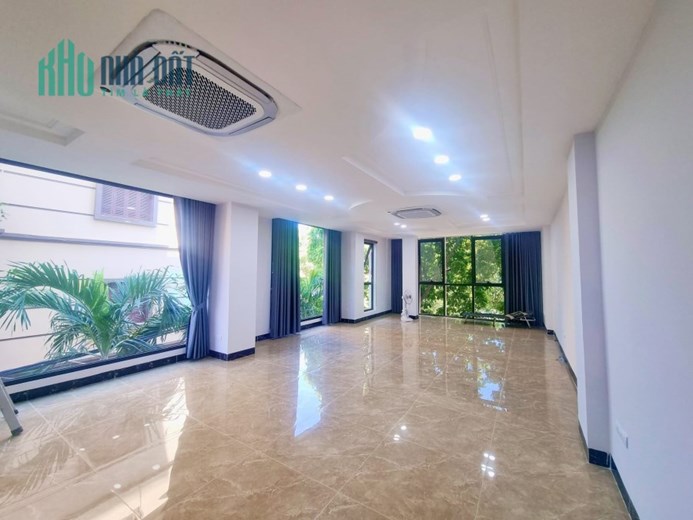 Bán nhà mặt phố Vương Thừa Vũ, lô góc DTSD 110m2, MT 9m. 7 tầng thang máy. Dòng tiền.
