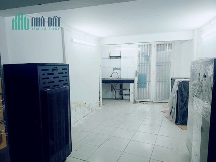 * Bán gấp nhà Âu Cơ Ngân hàng định giá 8ty3 Ngộp Bank 5ty8 Giá Chào 6ty4,74m2 ,3Tầng