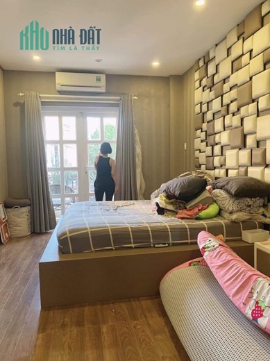 NHÀ MỚI TẶNG FULL NỘI THẤT, OTO NGỦ TRONG NHÀ, ĐÀO TÔNG NGUYÊN NHÀ BÈ