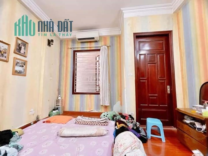 Bán NHà Ngõ 639 Hoàng Hoa Thám 30m2 x 5 tầng, 3 phòng lull nội thất, ngõ nông gần Phố, giá đầu tư