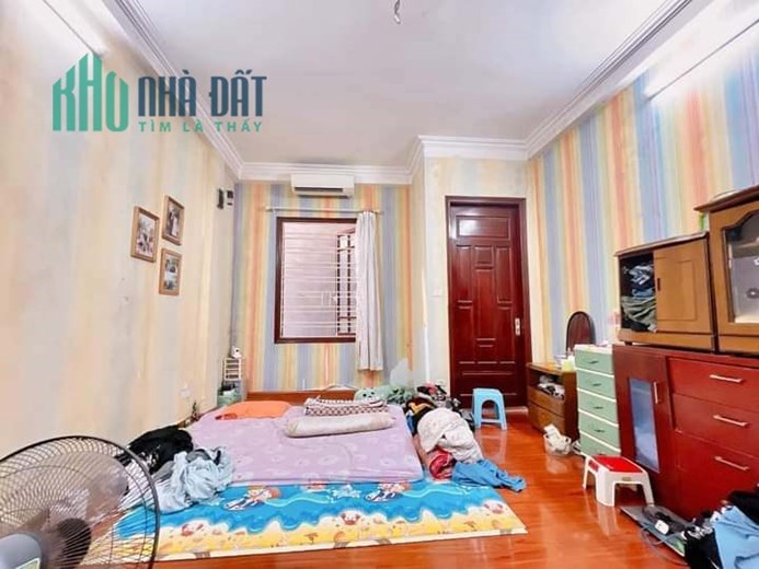 Bán NHà Ngõ 639 Hoàng Hoa Thám 30m2 x 5 tầng, 3 phòng lull nội thất, ngõ nông gần Phố, giá đầu tư