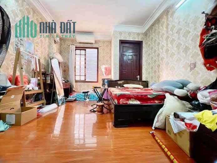 Bán NHà Ngõ 639 Hoàng Hoa Thám 30m2 x 5 tầng, 3 phòng lull nội thất, ngõ nông gần Phố, giá đầu tư