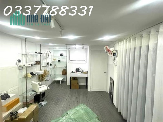 Do phải chuyển đi nên mình cần nhượng lại shop tại hẻm Trần Khắc Chân Q1: một trệt một lầu 40m2 như