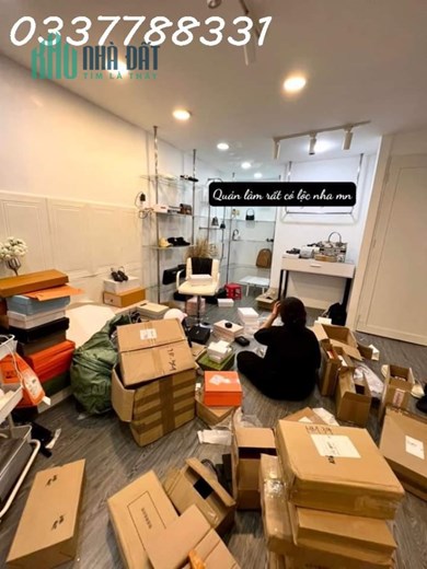 Do phải chuyển đi nên mình cần nhượng lại shop tại hẻm Trần Khắc Chân Q1: một trệt một lầu 40m2 như