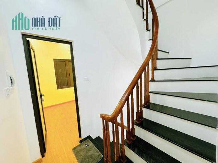 Gấp. Phố Giang Văn Minh, mặt tiền khủng 16m, 60m2, 5 tầng, nhỉnh 28 tỷ