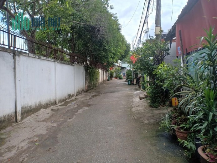 Bán gấp nhà hẻm xe hơi, Nguyễn Văn Tăng, Long Thạnh Mỹ Thủ Đức, gần chợ, 90m2, giá cưa đến 4 tỷ.