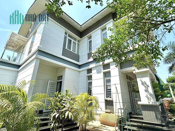 HOT! GIẢM NÓNG 37 TỶ CÒN 73 TỶ-BIỆT THỰ SÂN VƯỜN ĐẤT RỘNG 7000M2 CÒ BAY THẲNG CÁNH-TRƯỜNG THẠNH TP