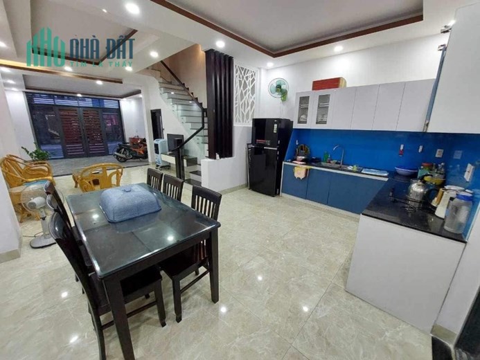 Bán nhà 3 tầng đường B3, KĐT VCN Phước Long, hướng đông nam, mặt tiền đường 13m, không dính hố ga,