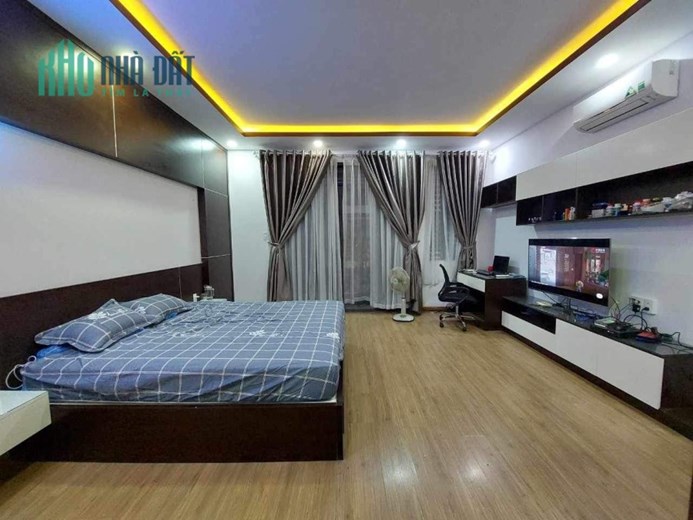 Bán nhà 3 tầng đường B3, KĐT VCN Phước Long, hướng đông nam, mặt tiền đường 13m, không dính hố ga,