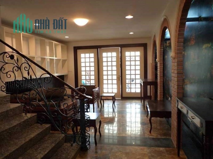 NÚI TRÚC- MẶT PHỐ 95 m x 7 tầng, MT 6.5m, giá 41 tỷ. LH 0981588619.