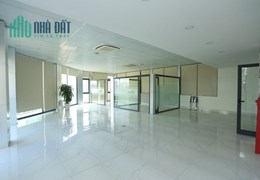 Cho thuê nhà chính chủ Mới căn góc 110m2x5T- KD, VP, Hoàng Cầu-35tr